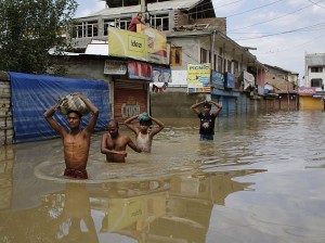 india pakistan flood streets