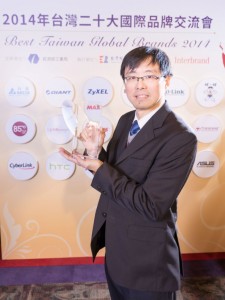 ASUS Corporate Vice President S.Y. Hsu receives Best Taiwan Global Brand Award on company's behalf