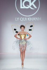 Mau Thanh Thuy, champion of Vietnam's Next Model 2013, presented the opening outfit