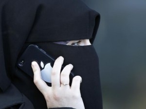 women niqab iphone