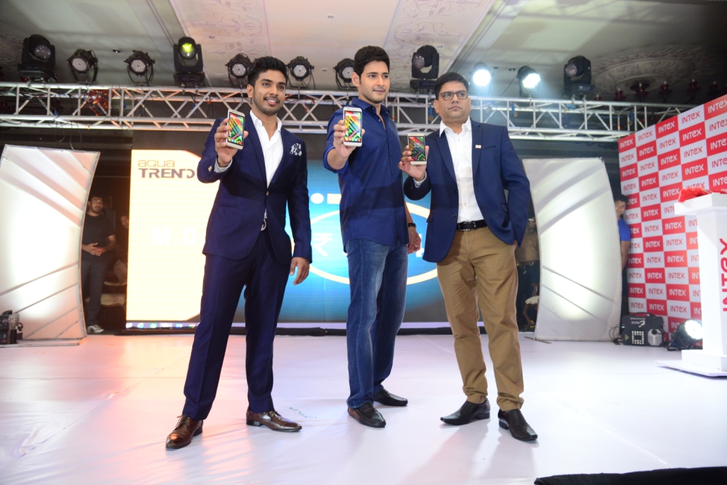 Keshav Bansal, Director - Intex Technologies (Left), Mahesh Babu (Center) and Sanjay Kumar Kalirona - Mobile Business Head- Intex Technologies 