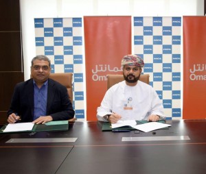 premkumar-seshadri-executive-vice-chairman-md-hcl-infosystems-l-and-talal-said-al-mamari-ceo-of-omantel-ii-2